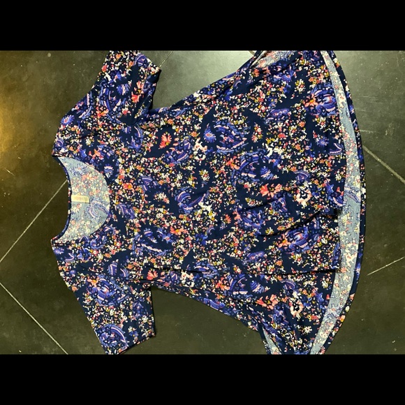 Lularoe Perfect T - Picture 2 of 4